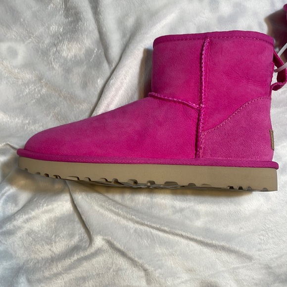 UGG Classic Mini II Shearling Boot - Picture 10 of 17